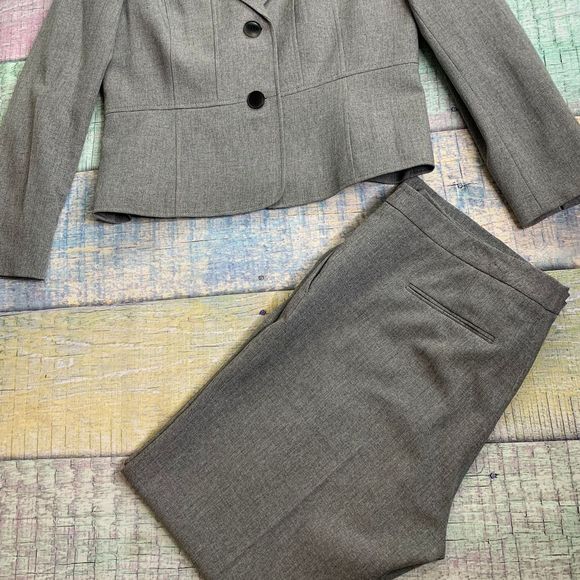 KASPER WOMAN'S SZ 12 PRE-OWNED GRAY  SUIT SET - Picture 4 of 12